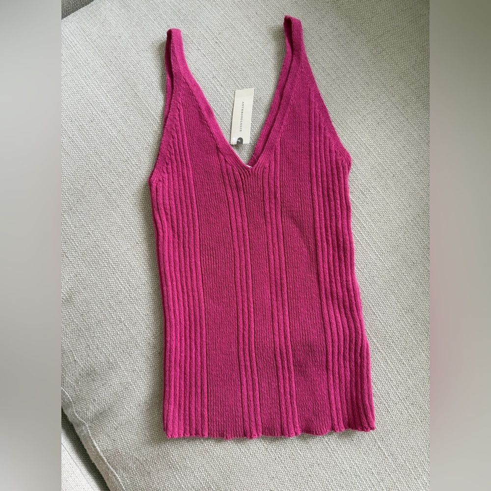 NEW WITH TAGS Anthropologie Pink Knit V Neck Tank Top | Size M